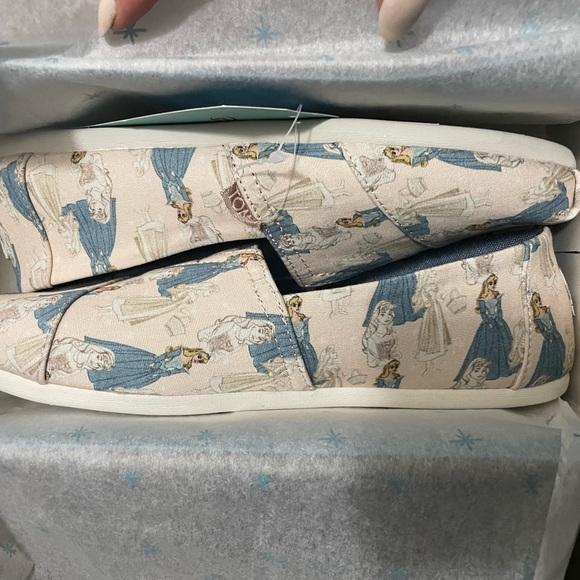 Toms x Disney Pink Sleeping Beauty Printed Canvas Size 5 - Picture 1 of 2